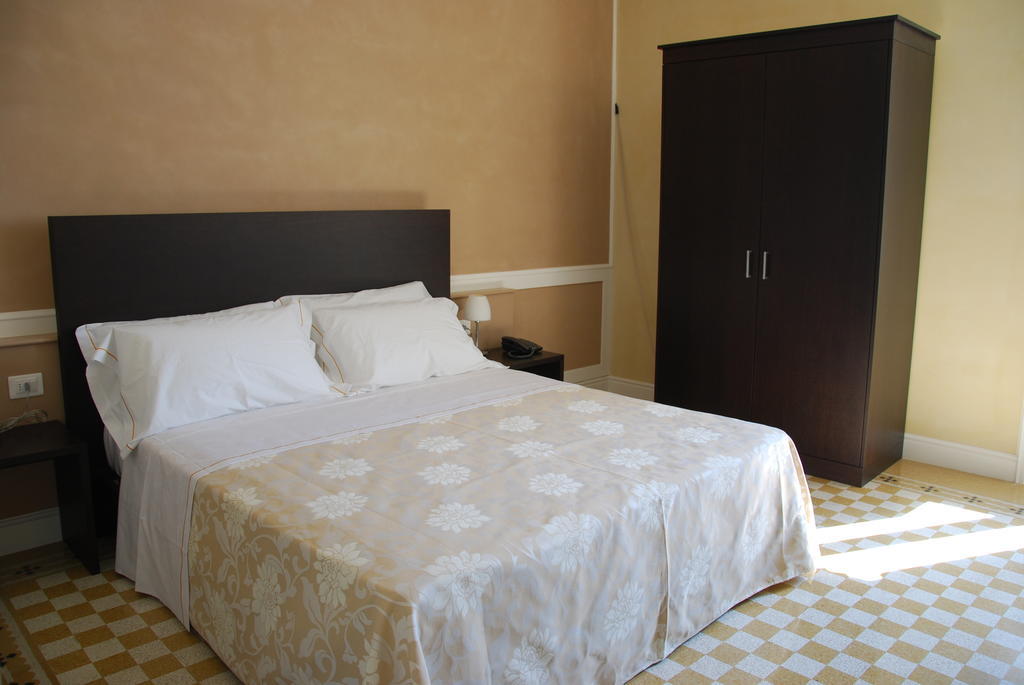 Staffolo Relais Del Borgo Hotel & Spa 4 Stelle חדר תמונה